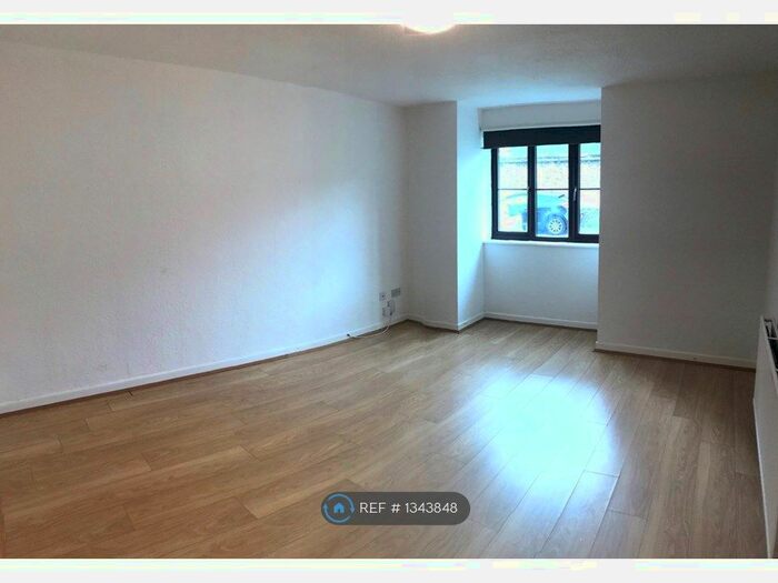 2 Bedroom Flat To Rent In Rivermill Court, Royston, SG8