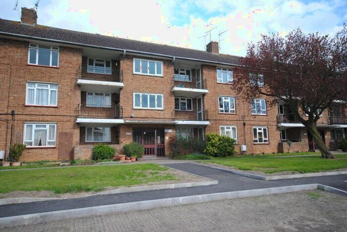 2 Bedroom Apartment To Rent In Avon Road, Chelmsford, Essex, CM1