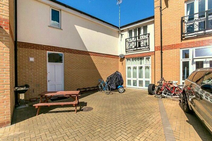 1 Bedroom Property To Rent In Grove Street, London, SE8