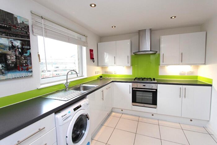 2 Bedroom Flat To Rent In Northfield Grove, Edinburgh, EH8