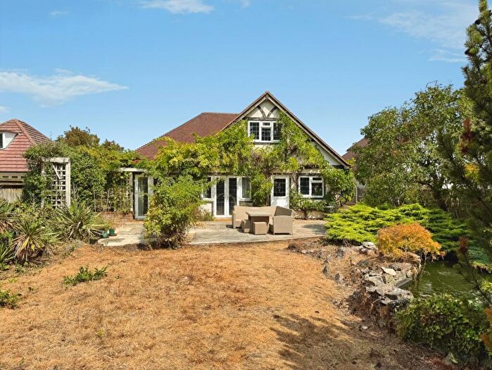 4 Bedroom Bungalow For Sale In Woodwaye, Woodley, Reading, RG5