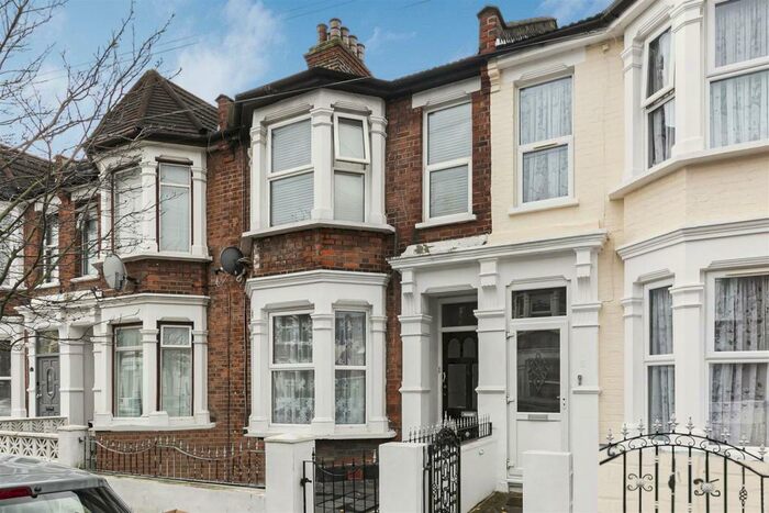 2 Bedroom Flat To Rent In Leasowes Road, Leyton, London, E10