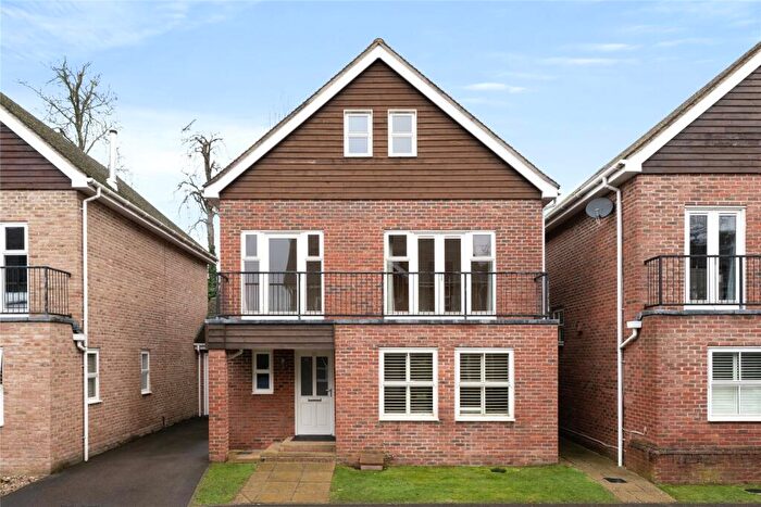 5 Bedroom Detached House To Rent In Pendenza, Cobham, Surrey, KT11