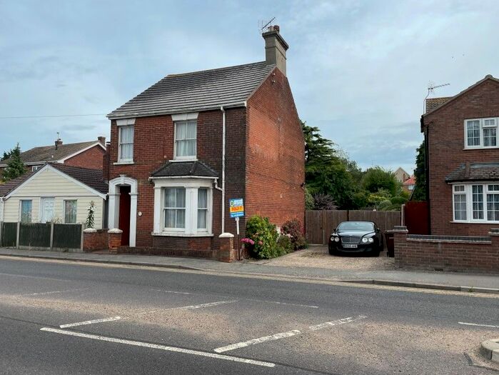 Houses for sale & to rent in CO14 8NS, Columbine Gardens, Homelands