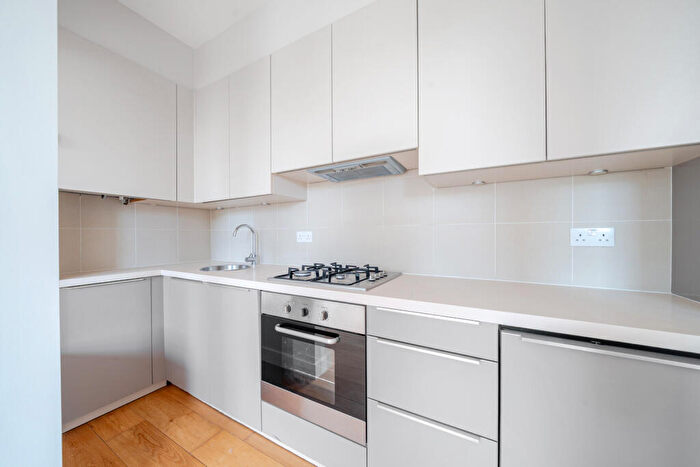 1 Bedroom Apartment For Sale In Vestry Road, London, SE5