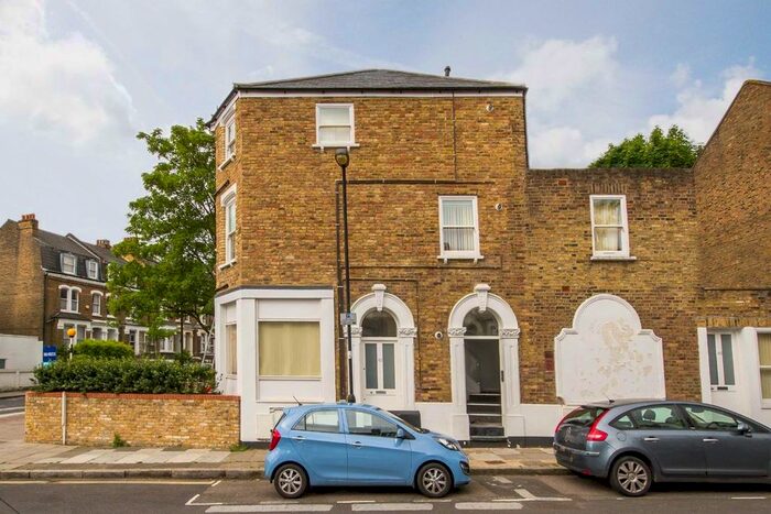 3 Bedroom Flat To Rent In Warrender Road, London N19