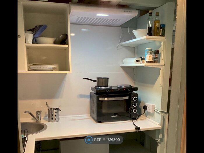 Studio To Rent In Helix Road, London, SW2