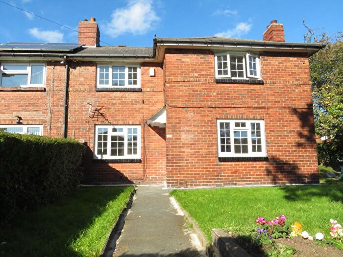 3 Bedroom Semi Detached House To Rent In Potternewton Lane, Leeds, LS7