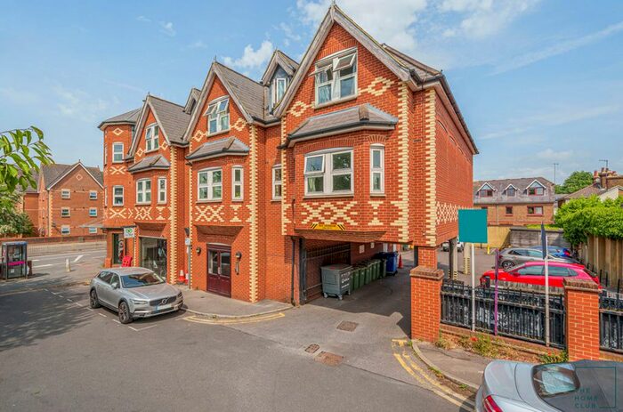 2 Bedroom Flat To Rent In Church Road, Guildford, GU1