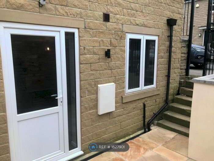 2 Bedroom Flat To Rent In Windhill, Shipley, BD18