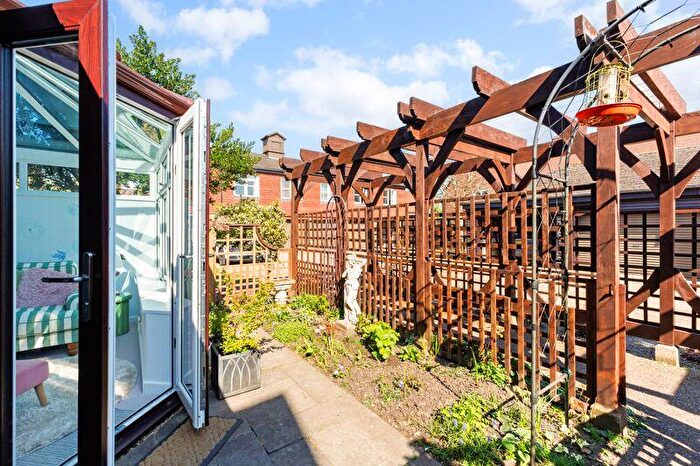 2 Bedroom Cottage For Sale In Bluecoat Pond, Horsham, RH13