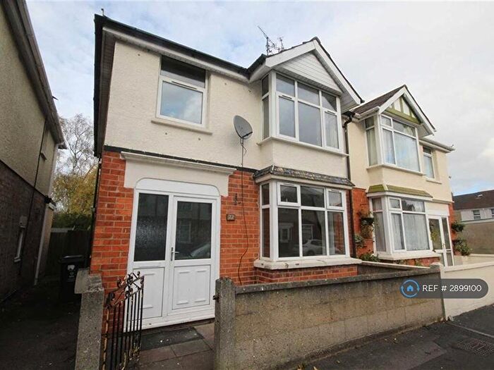 3 Bedroom Semi-Detached House To Rent In Beckhampton Street, Swindon, SN1