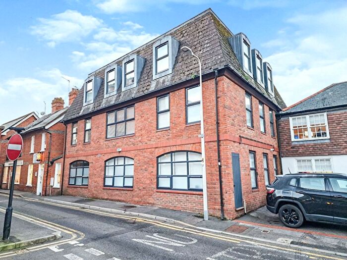 2 Bedroom Flat For Sale In Park Street, Newbury, Berkshire, RG14