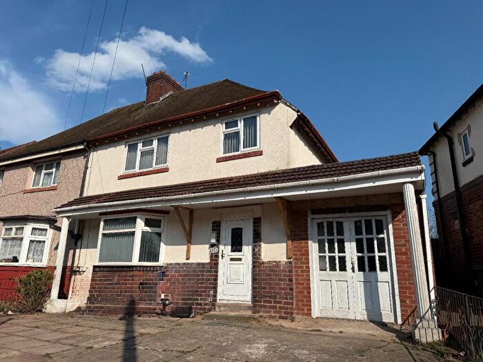 3 Bedroom Semi-Detached House To Rent In Thompson Road, Oldbury, West Midlands, B68