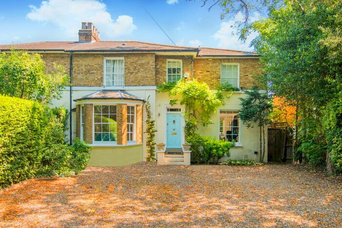 3 Bedroom Semi-Detached House To Rent In Trafalgar Road, Twickenham, Uk, TW2