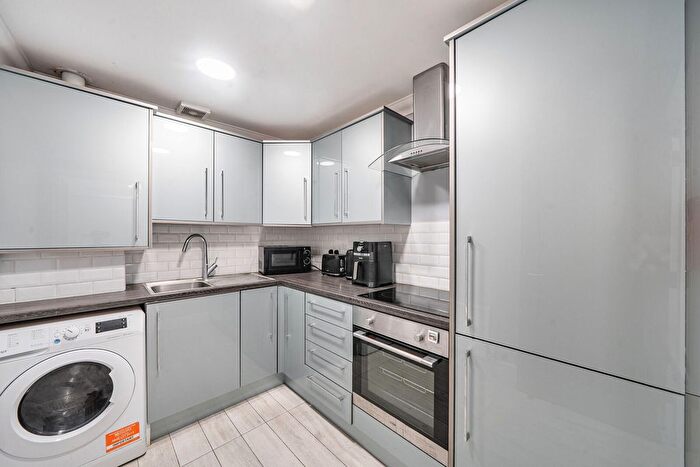 1 Bedroom Flat To Rent In Pound Street, Carshalton, Carshalton, SM5