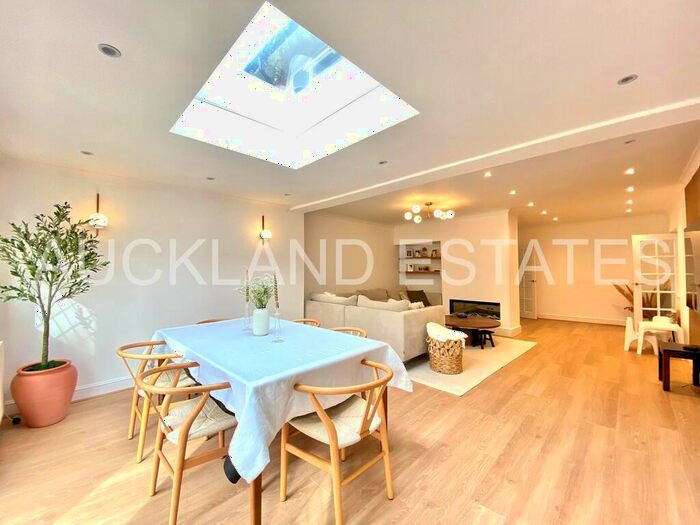 3 Bedroom Semi-Detached House To Rent In Torrington Drive, Potters Bar, EN6