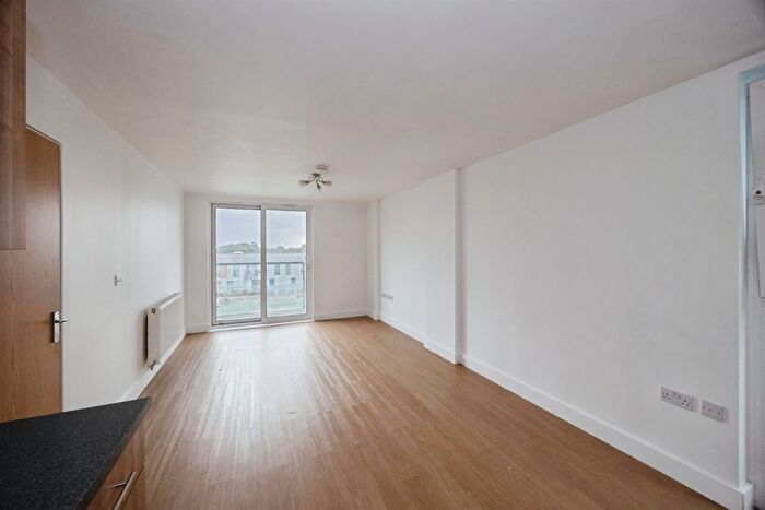 2 Bedroom Flat For Sale In Fratton Way, Southsea, PO4