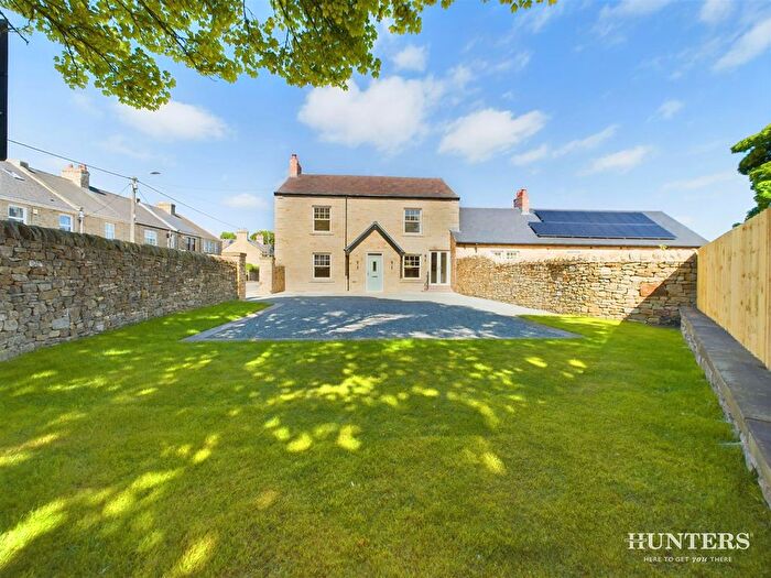 4 Bedroom Semi-Detached House For Sale In Front Street, Castleside, Consett, DH8