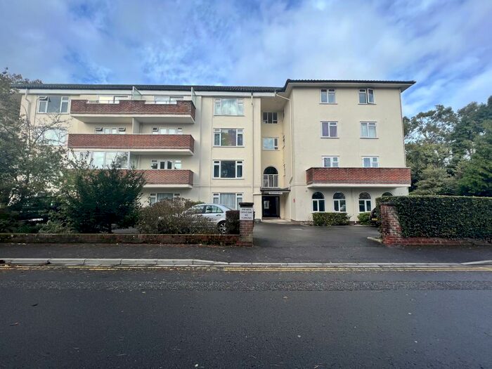 2 Bedroom Apartment To Rent In Eagle Road, Poole, BH12