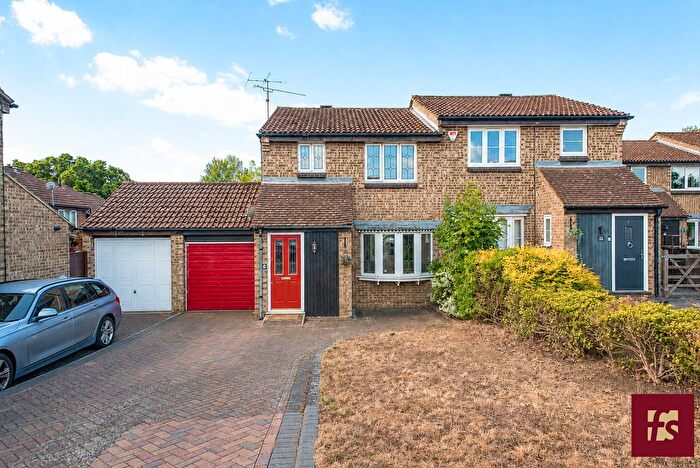 3 Bedroom Town House For Sale In Wargrove Drive, College Town, Sandhurst, GU47