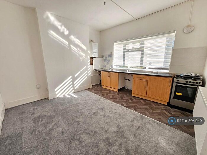 1 Bedroom Flat To Rent In Wellington Street West, Salford, M7