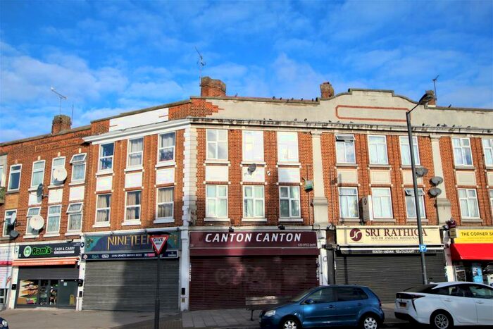 2 Bedroom Flat To Rent In North Parade, Mollison Way, Edgware, HA8