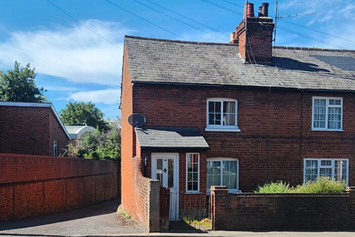 2 Bedroom End Of Terrace House To Rent In Greys Road, Henley-on-thames, Oxfordshire, RG9