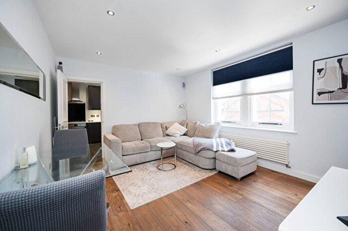 1 Bedroom Flat To Rent In Gunthorpe Street, Aldgate, London, E1
