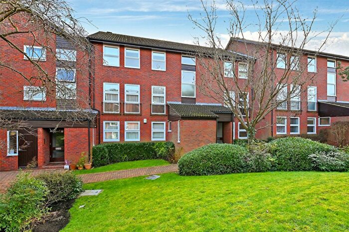 2 Bedroom Flat To Rent In Fountain Gardens, Windsor, Berkshire, SL4