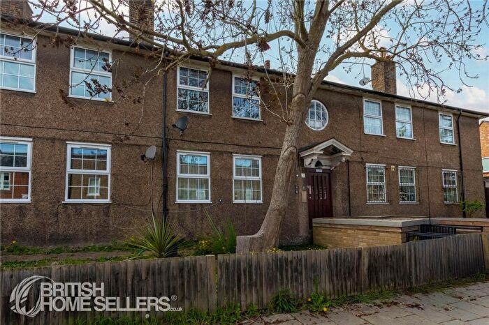 3 Bedroom Apartment For Sale In St. Gothard Road, London, SE27