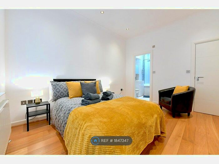 2 Bedroom Flat To Rent In Holders Hill Road, London, NW4