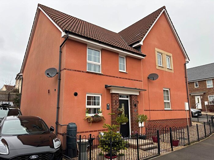 3 Bedroom Semi Detached House For Sale In Shackleton Road, Yeovil, BA21