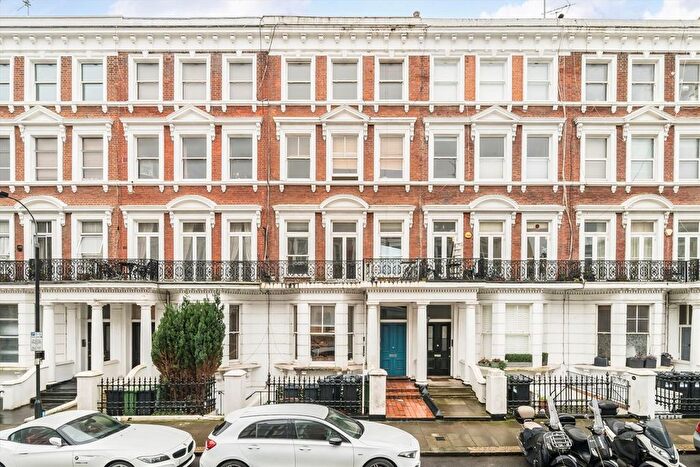 2 Bedroom Flat To Rent In Maclise Road, London, W14