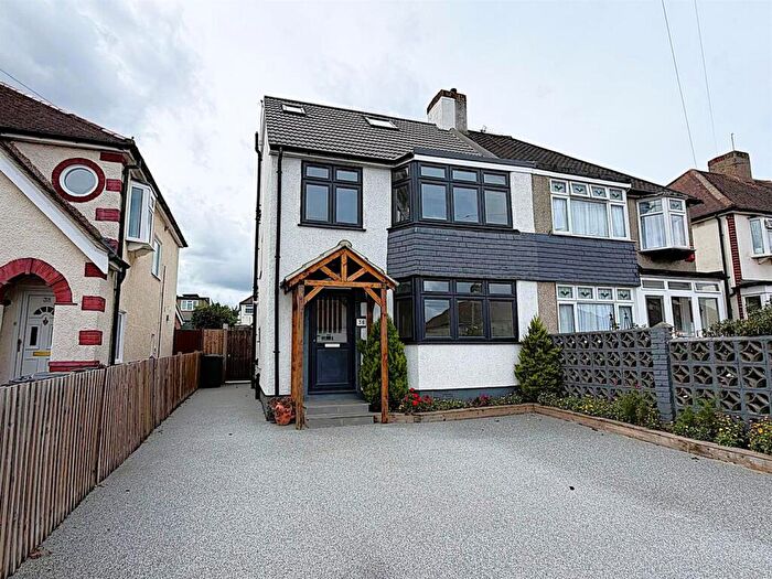 3 Bedroom Semi Detached House For Sale In Ashen Drive, Dartford, DA1