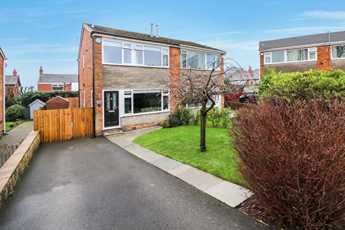 3 Bedroom Semi Detached House For Sale In Clumber Drive, Gomersal, Cleckheaton, West Yorkshire, BD19