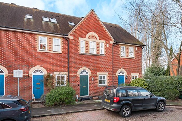 3 Bedroom Terraced House For Sale In Plater Drive, Oxford, OX2