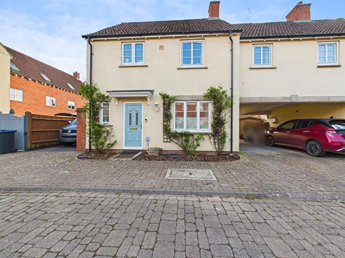 3 Bedroom Semi-Detached House For Sale In Barbel Close, Calne, SN11