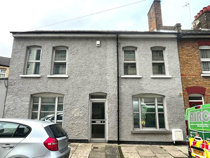 3 Bedroom End Of Terrace House For Sale In Gordon Place, Gravesend, DA12