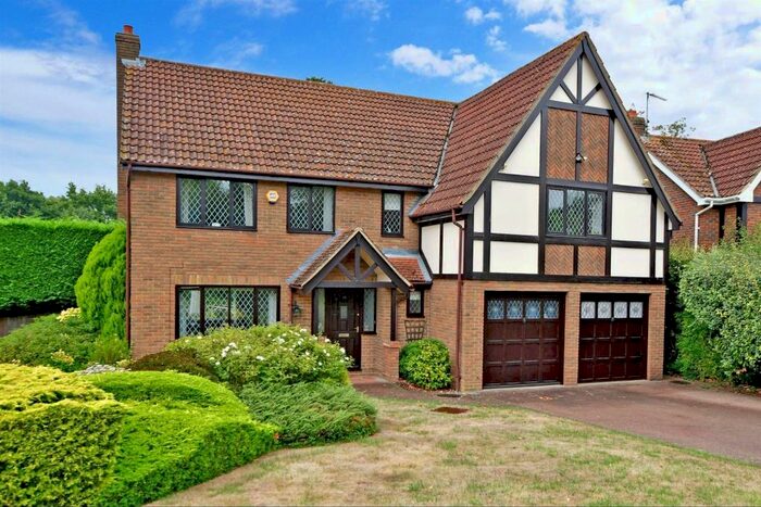 5 Bedroom Detached House For Sale In The Links, Addington, West Malling, Kent, ME19