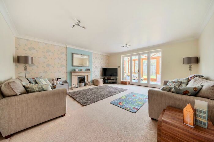 3 Bedroom Semi-Detached House For Sale In Pond Court, Leafield, OX29