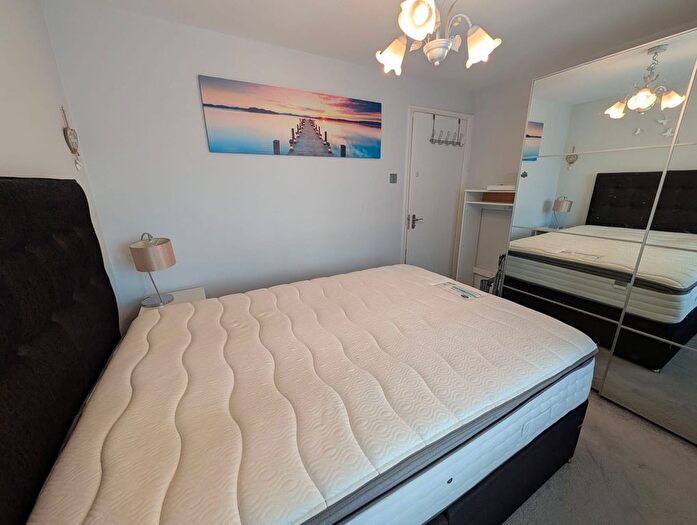 1 Bedroom Maisonette For Sale In Kelvin Gardens, Croydon, CR0