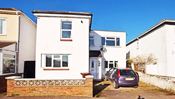 5 Bedroom Detached House For Sale In Station Road, Rainham, Gillingham, ME8