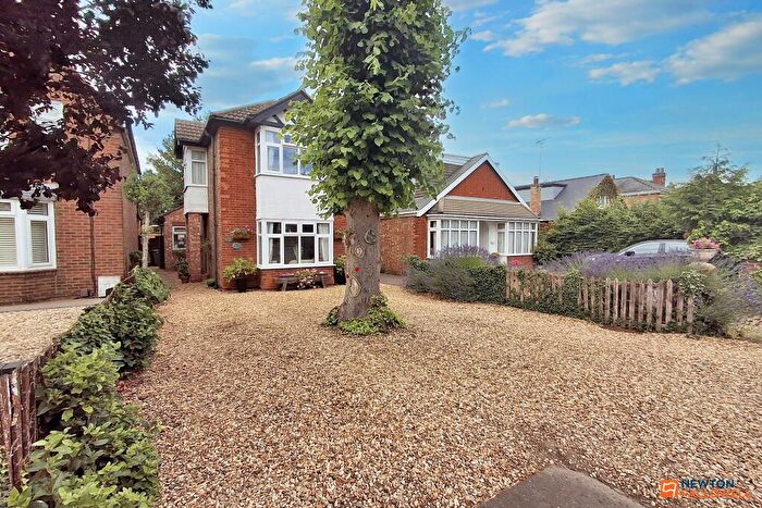 3 Bedroom Detached House For Sale In Oundle Road, Orton Longueville, Peterborough, PE2