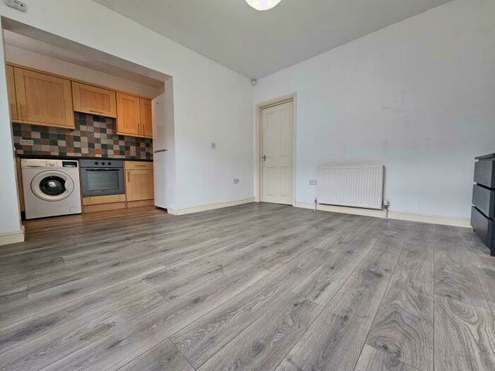 2 Bedroom Flat To Rent In Laurel Grove, Armley, LS12