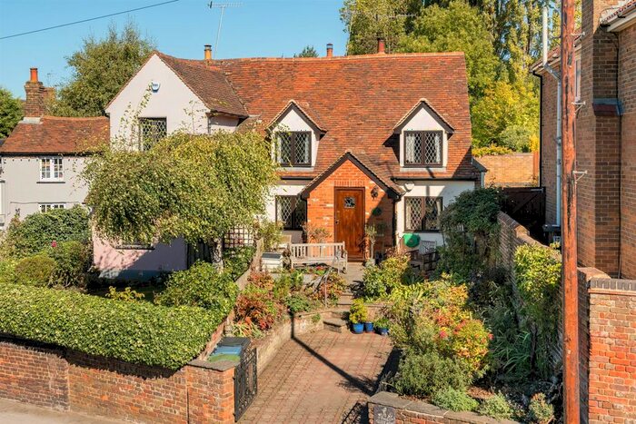 2 Bedroom Semi-Detached House To Rent In St. Johns Road, Hemel Hempstead, HP1