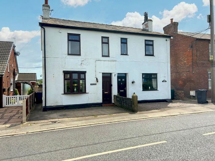 2 Bedroom Semi-Detached House For Sale In Hoscar Moss Road, Lathom, L40