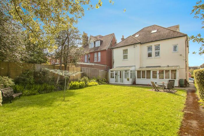 1 Bedroom Flat For Sale In Glen Road, Bournemouth, Dorset, BH5