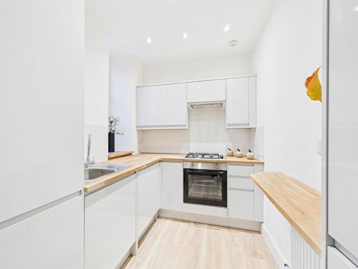 2 Bedroom Flat For Sale In A James Street, Perth, PH2