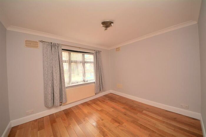 1 Bedroom Flat To Rent In Mays Lane, Barnet, EN5